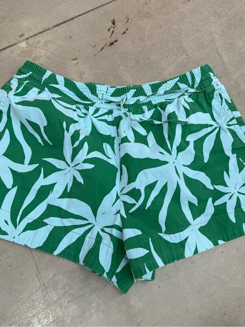 Women's Green Tropical Print Shorts with Drawstring Waist